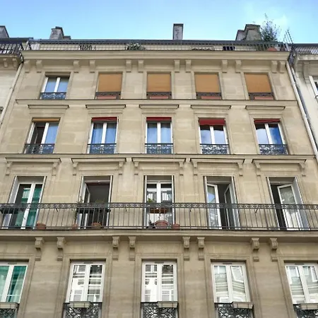Stunning 1br Flat With Balcony Near Metro Station Apartment *