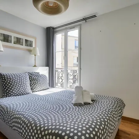 Apartment Stunning 1br Flat With Balcony Near Metro Station Paris