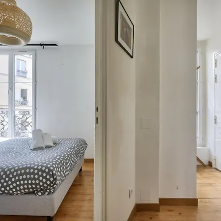 Stunning 1br Flat With Balcony Near Metro Station Paris