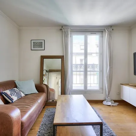 Stunning 1br Flat With Balcony Near Metro Station