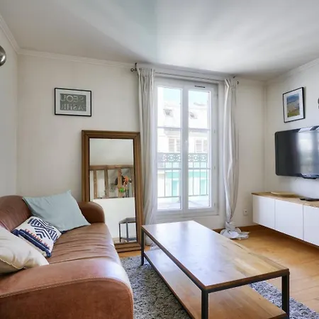 Stunning 1br Flat With Balcony Near Metro Station Apartment *