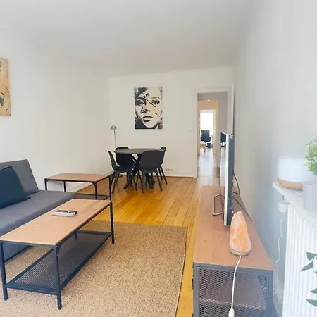 Cosy Two Bedroom Near The Eiffel Tower Apartment