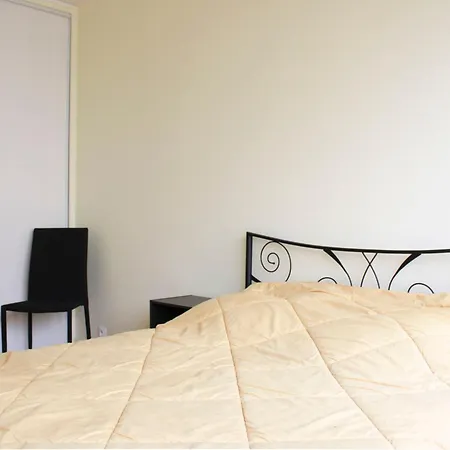 Apartment Spacious 3 With Balcony In Paris