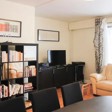 Spacious 3 With Balcony In Paris