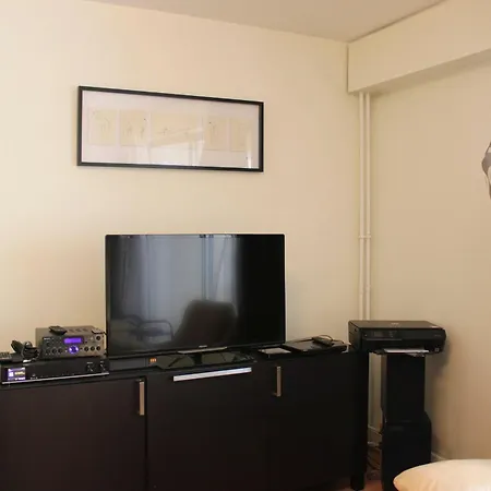 Apartment Spacious 3 With Balcony In