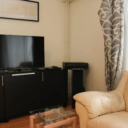 Apartment Spacious 3 With Balcony In