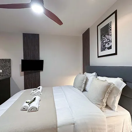 Apartment Peaceful In Paris