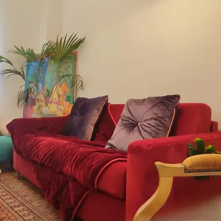 Authentic House 2 Maisons 1 Ideale Pour Groupes, Capacite 30 Personnes Holiday home Paris
