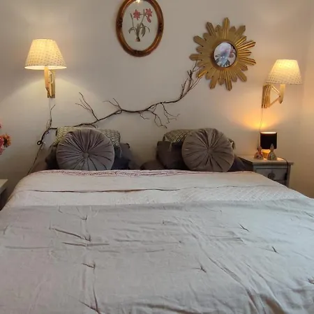 Holiday home Authentic House 2 Maisons 1 Ideale Pour Groupes, Capacite 30 Personnes Paris