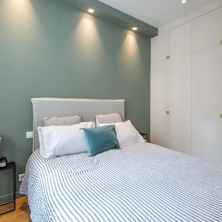 Arc De Triomphe - Luxury 1 Bedroom Apartment