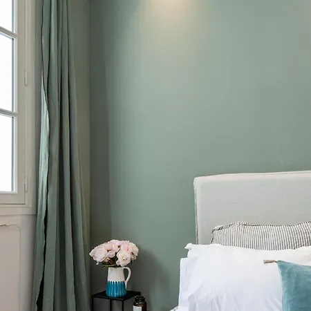 Arc De Triomphe - Luxury 1 Bedroom *
