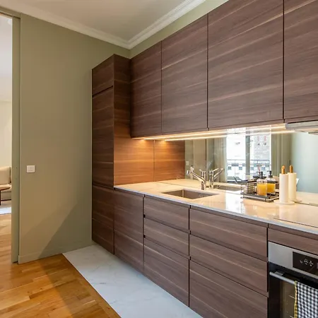 Arc De Triomphe - Luxury 1 Bedroom Apartment