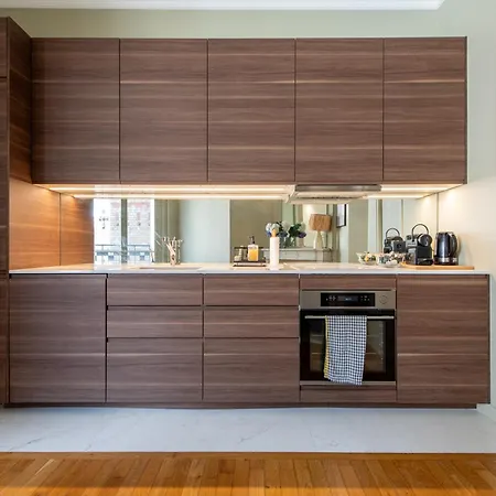 Arc De Triomphe - Luxury 1 Bedroom Apartment *
