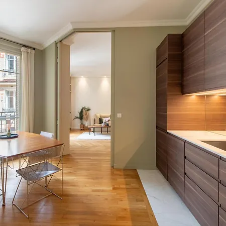 Arc De Triomphe - Luxury 1 Bedroom Apartment