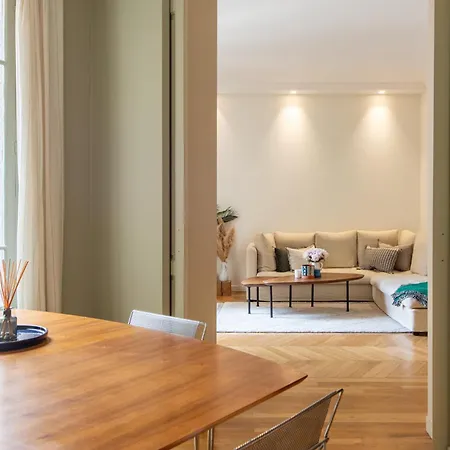 Arc De Triomphe - Luxury 1 Bedroom Apartment
