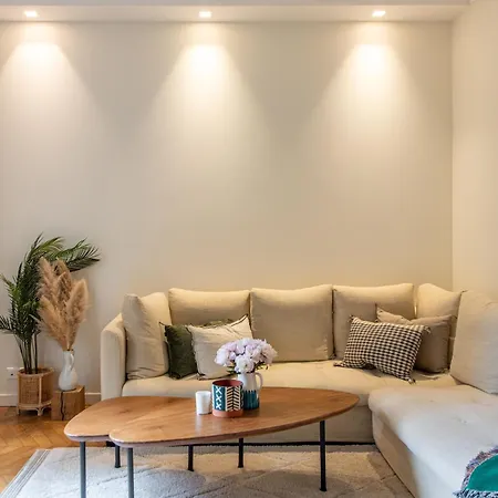 Arc De Triomphe - Luxury 1 Bedroom Apartment