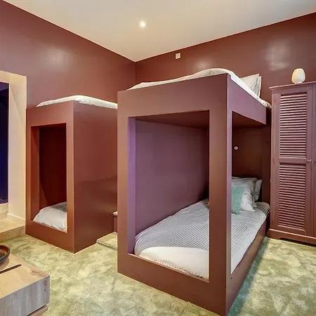 Sacre Coeur, Netflix & Chill By Ecoflats *