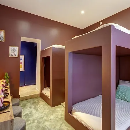 Sacre Coeur, Netflix & Chill By Ecoflats * Paris