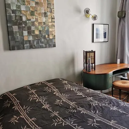 T2 In The Heart Of Pere Lachaise Apartment