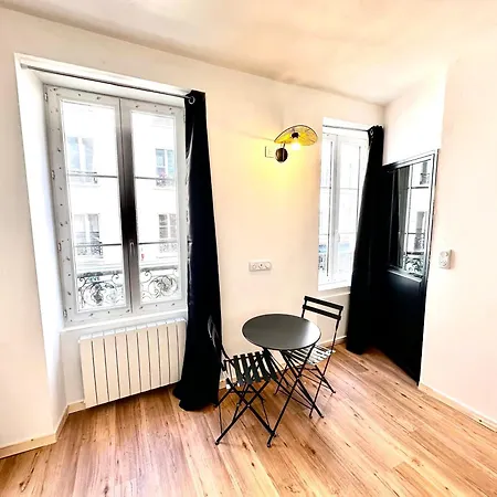 Sunny In The Heart Of 11eme Apartment Paris