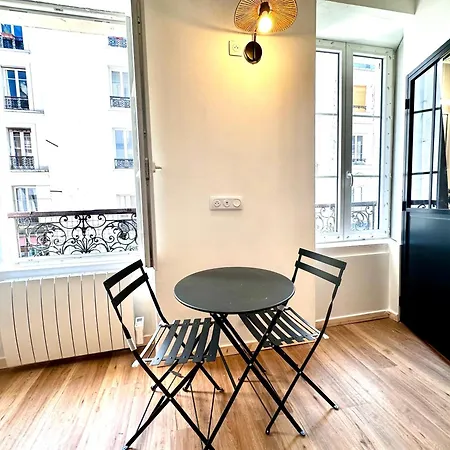 Sunny In The Heart Of 11eme Apartment