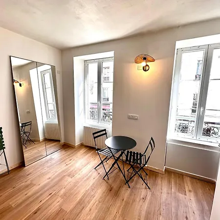 Sunny In The Heart Of 11eme Apartment Paris