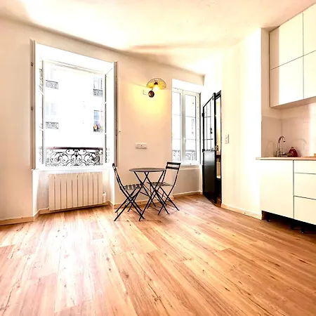 Sunny In The Heart Of 11eme Apartment *