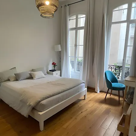 Cosy And Modern Near Champs-elysees - Arc De Triomphe Apartment Paris