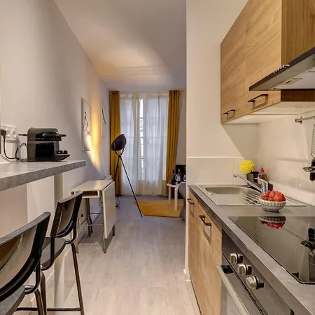 587 Stuart - Superb In *