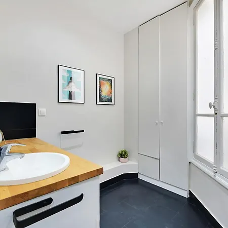 Spacieux 2p A Paris, Rue Jouffroy D'abbans Proche Arc De Triomphe Apartment *