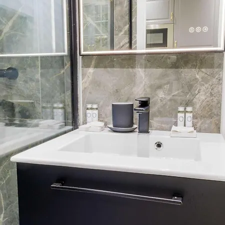 アパート Stylish 3 Min From Haussmann, Sleeps4 パリ