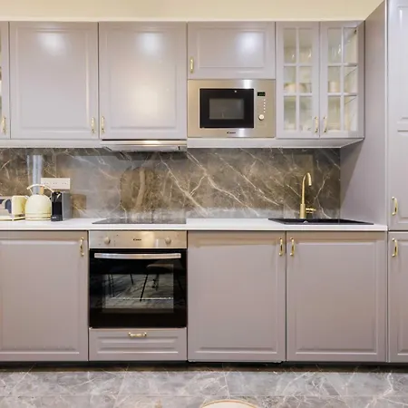 3 Min From Haussmann, Sleeps 6 , 2bdr Apartament