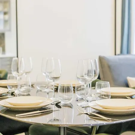3 Min From Haussmann, Sleeps 6 , 2bdr Apartament Paryż