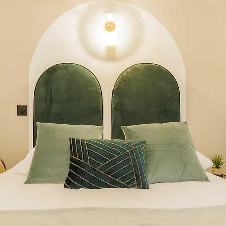 3 Min From Haussmann, Sleeps 6 , 2bdr Apartament