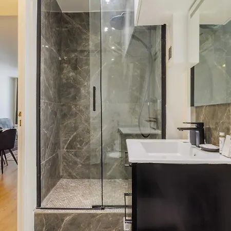 3 Min From Haussmann, Sleeps 6 , 2bdr Apartament *