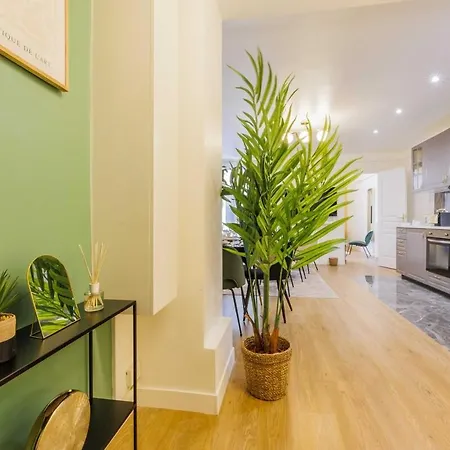 3 Min From Haussmann, Sleeps 6 , 2bdr Apartament