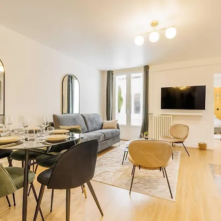 3 Min From Haussmann, Sleeps 6 , 2bdr Apartament Paryż
