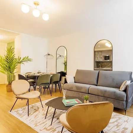 Apartament 3 Min From Haussmann, Sleeps 6 , 2bdr Paryż