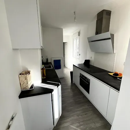 In Ideal Spot Apartment *