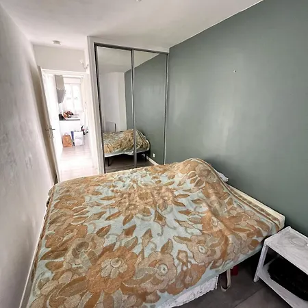 Apartment In Ideal Spot Paris