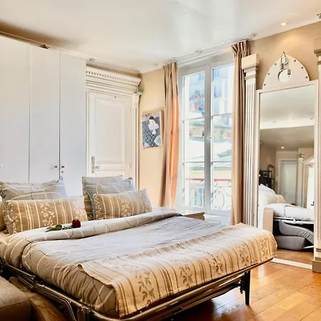 3p Baroque With Rooftop View Paris