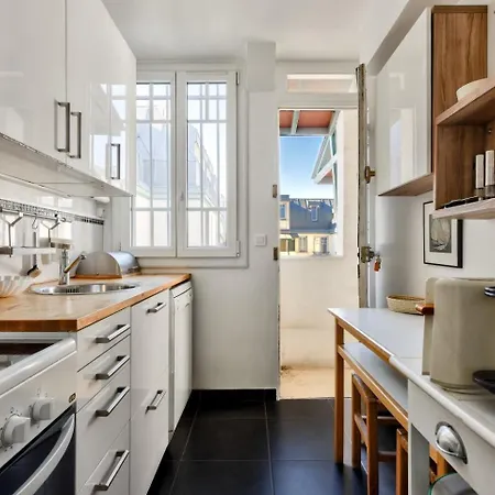 Appartamento Stunning Parisian 1br Flat Near The Eiffel Tower