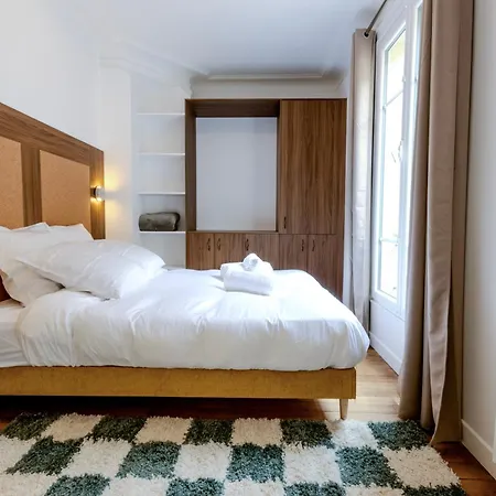 Eiffel Tower - Le Gustave Apartment Paris