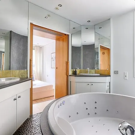 Luxury Montaigne Avenue 4p Apartment Paris