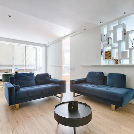 Luxury Montaigne Avenue 4p Apartment