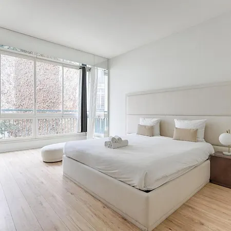 Luxury Montaigne Avenue 4p *