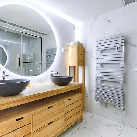Luxury Montaigne Avenue 4p * Paris