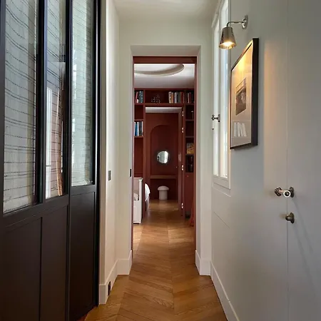 L'atelier 35 With View Of Montmartre 파리