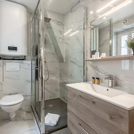 Apartment 42#opera #louvre #paris02 #2bedrooms #ac Paris