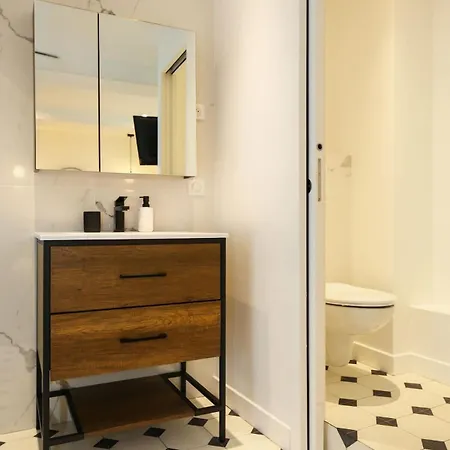 Proche Des Celebres Puces De 4p Apartment Paris